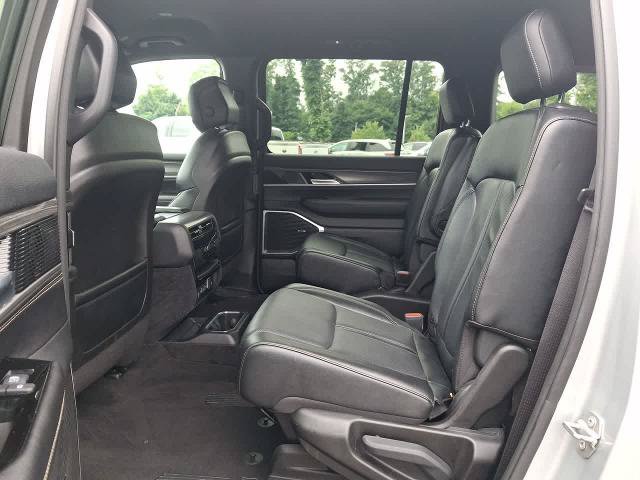 Used 2024 Jeep Wagoneer Series III AWD/4WD image 26