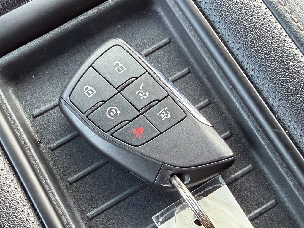 Used 2023 GMC Yukon XL AT4 w/ AT4 Premium Package AWD/4WD image 32