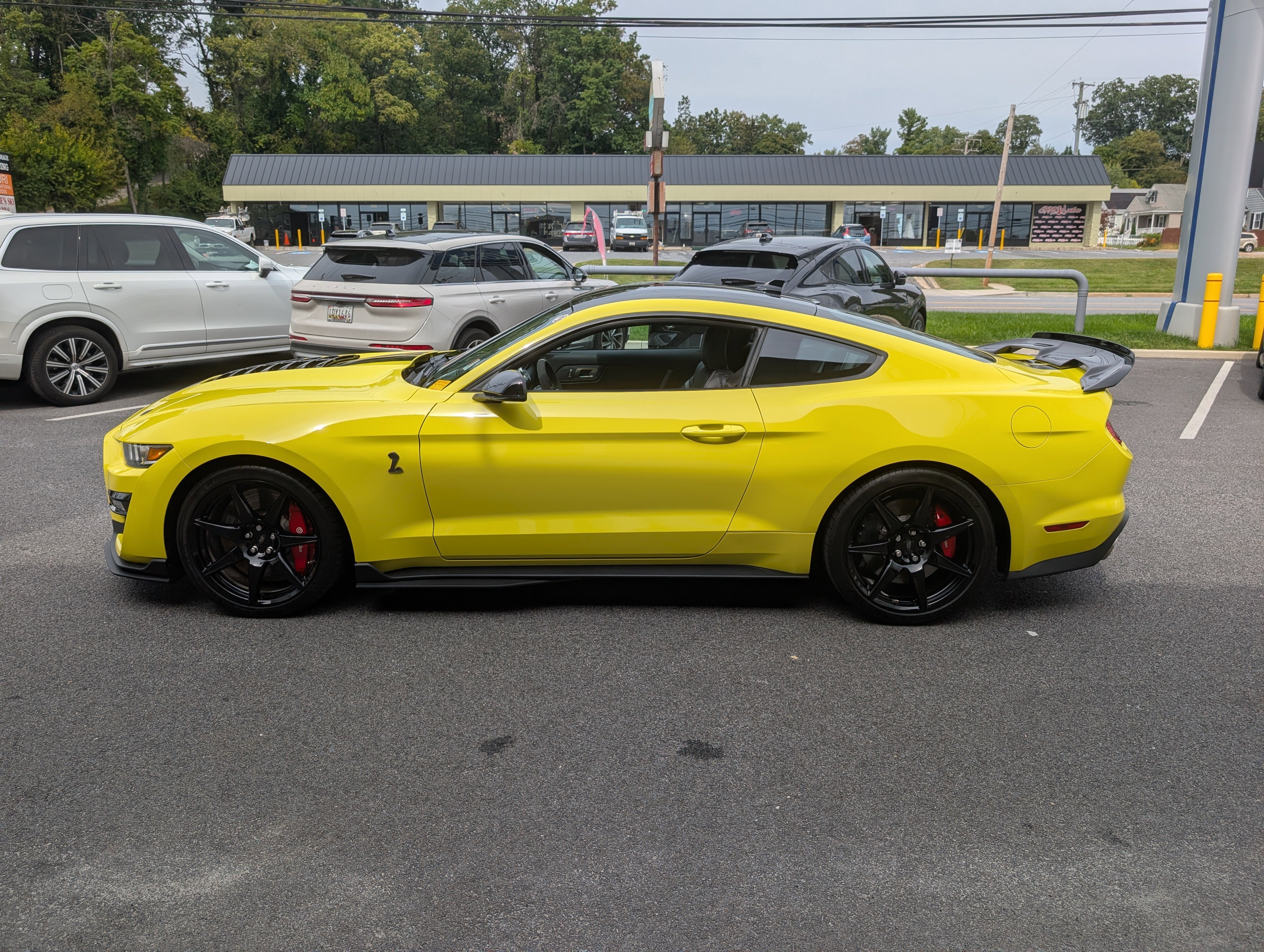 Certified 2021 Ford Mustang Shelby GT500 w/ Carbon Fiber Handling Package image 3