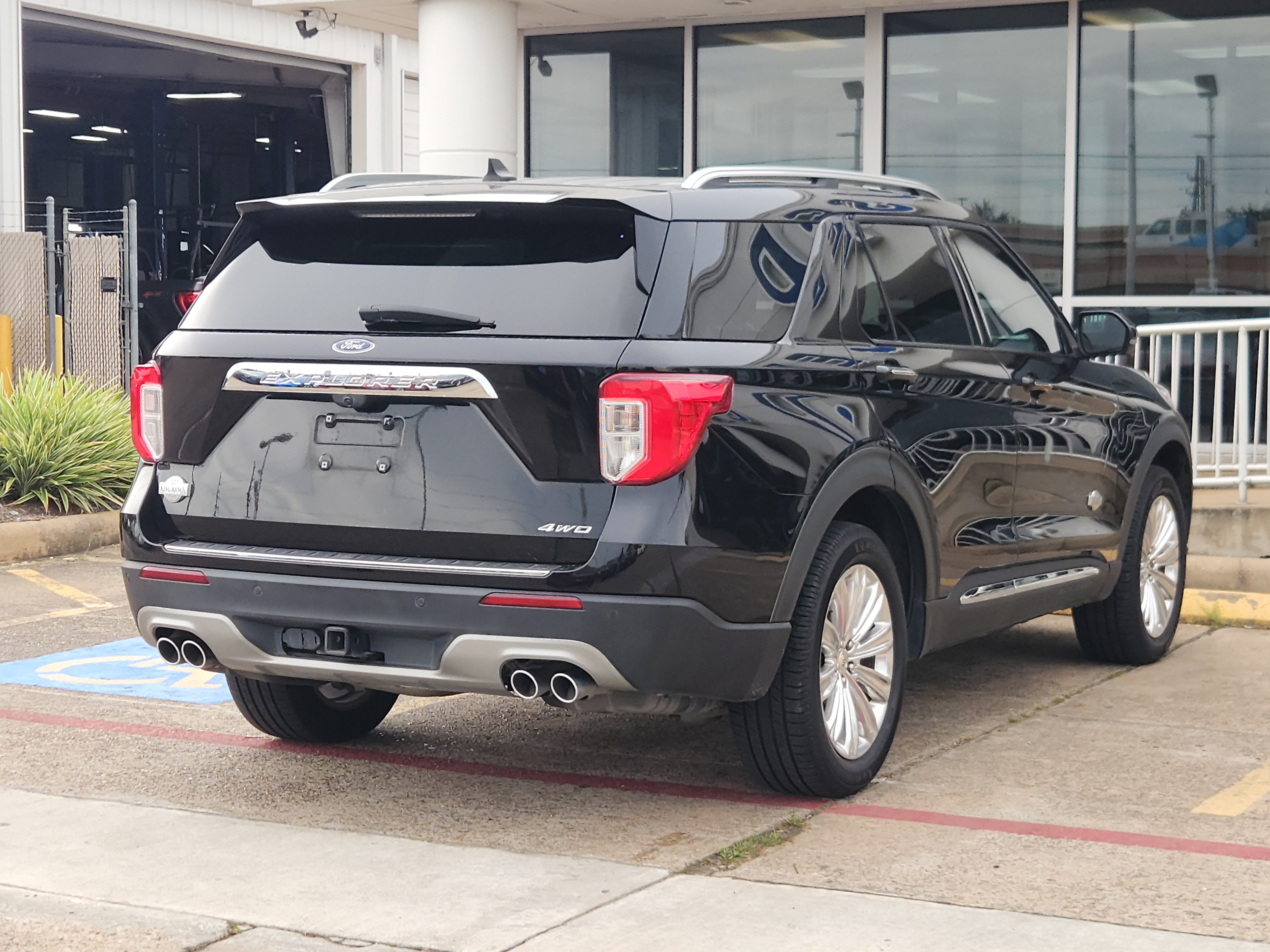 Certified 2022 Ford Explorer King Ranch w/ Technology Package AWD/4WD image 3