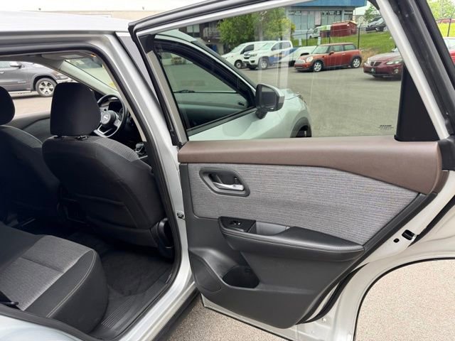 Used 2023 Nissan Rogue SV AWD/4WD image 25