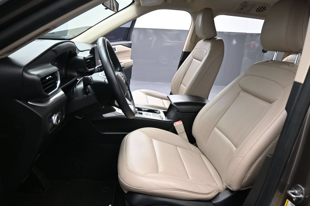 Certified 2021 Ford Explorer XLT w/ Equipment Group 202A RWD image 10