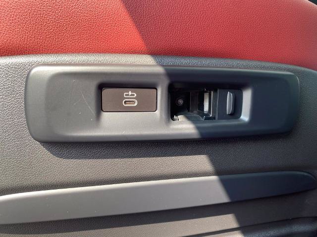 Used 2020 BMW X6 M50i AWD/4WD image 39