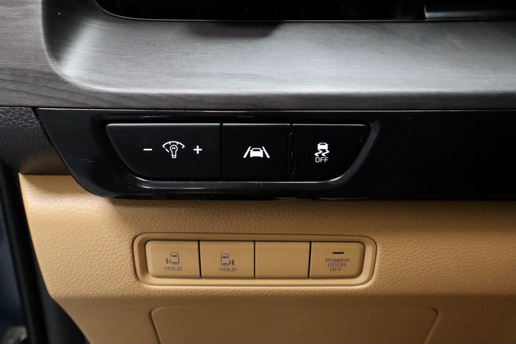 Used 2023 Kia Carnival EX FWD image 27