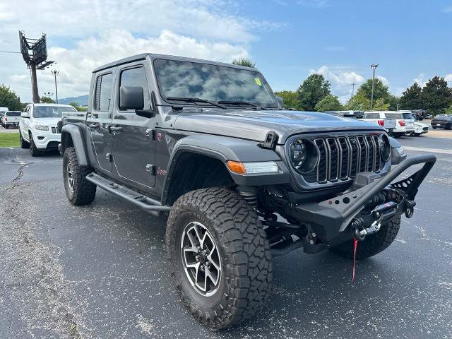 Used 2024 Jeep Gladiator Rubicon w/ Technology Group AWD/4WD image 3