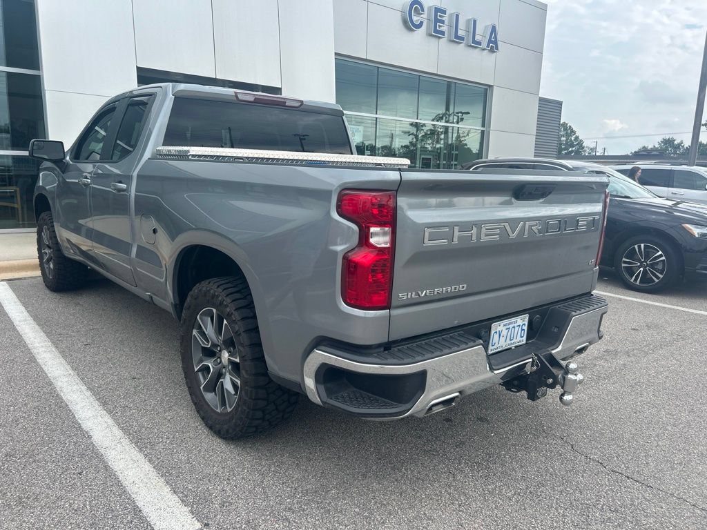 Used 2023 Chevrolet Silverado 1500 LT w/ Z71 Off-Road Package AWD/4WD image 3