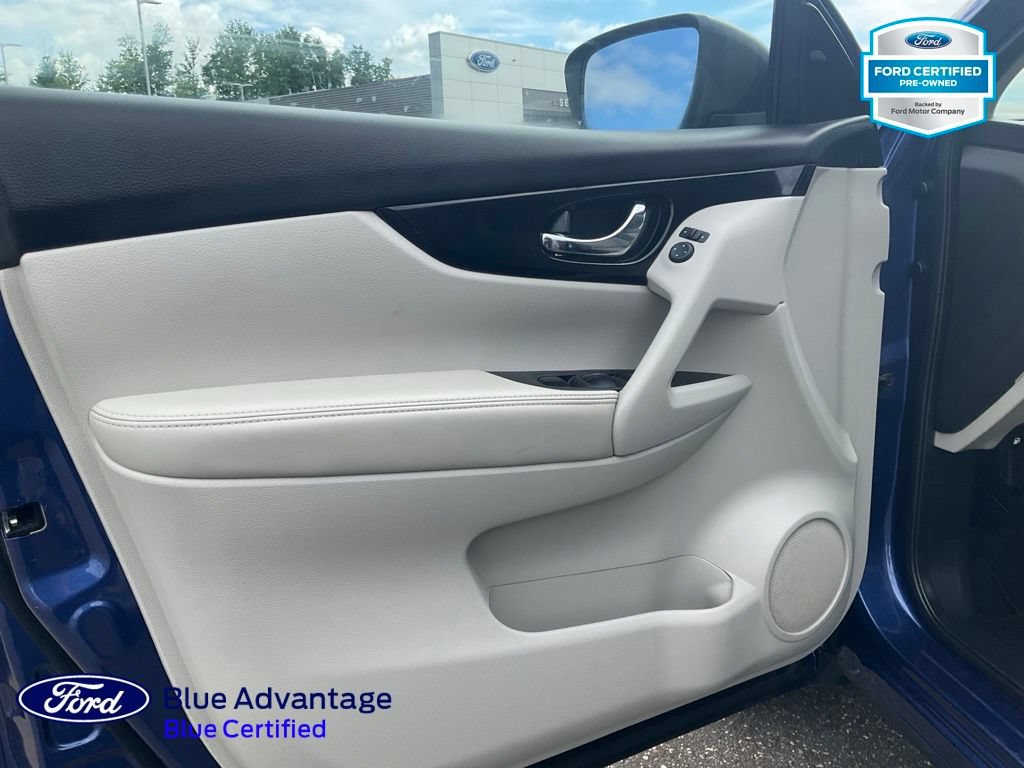 Used 2022 Nissan Rogue Sport SV AWD/4WD image 16
