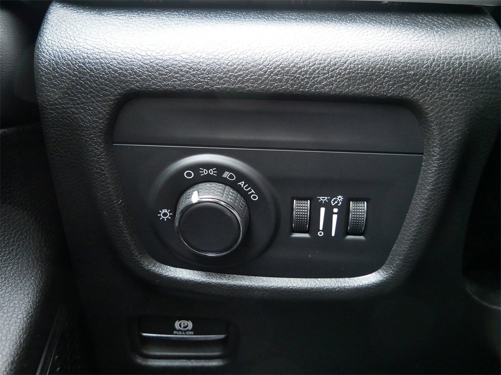 Used 2024 Jeep Grand Cherokee Altitude image 16