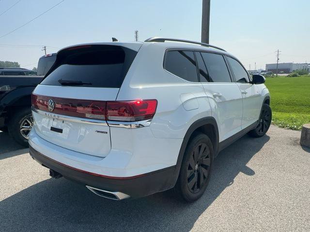 Used 2024 Volkswagen Atlas SE AWD/4WD image 3