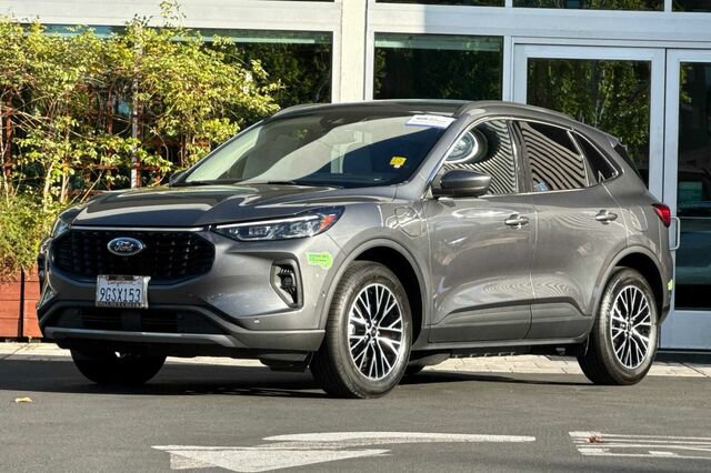 Certified 2023 Ford Escape SE w/ PHEV Premium Package FWD image 8