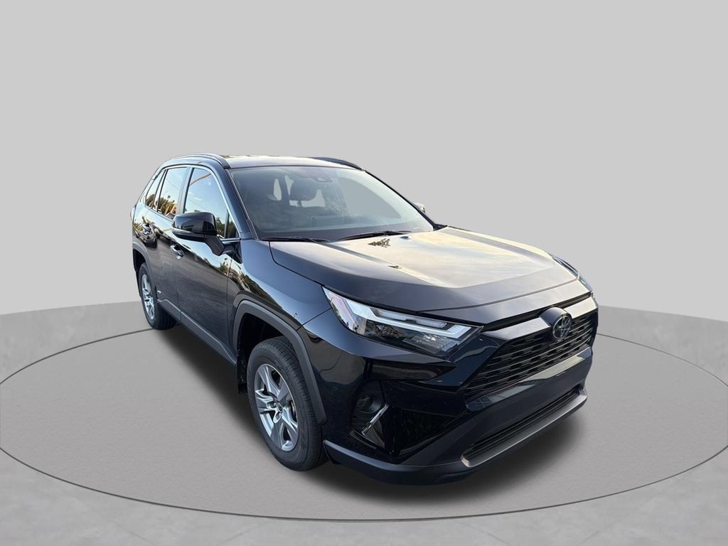Used 2025 Toyota RAV4 XLE AWD/4WD image 18
