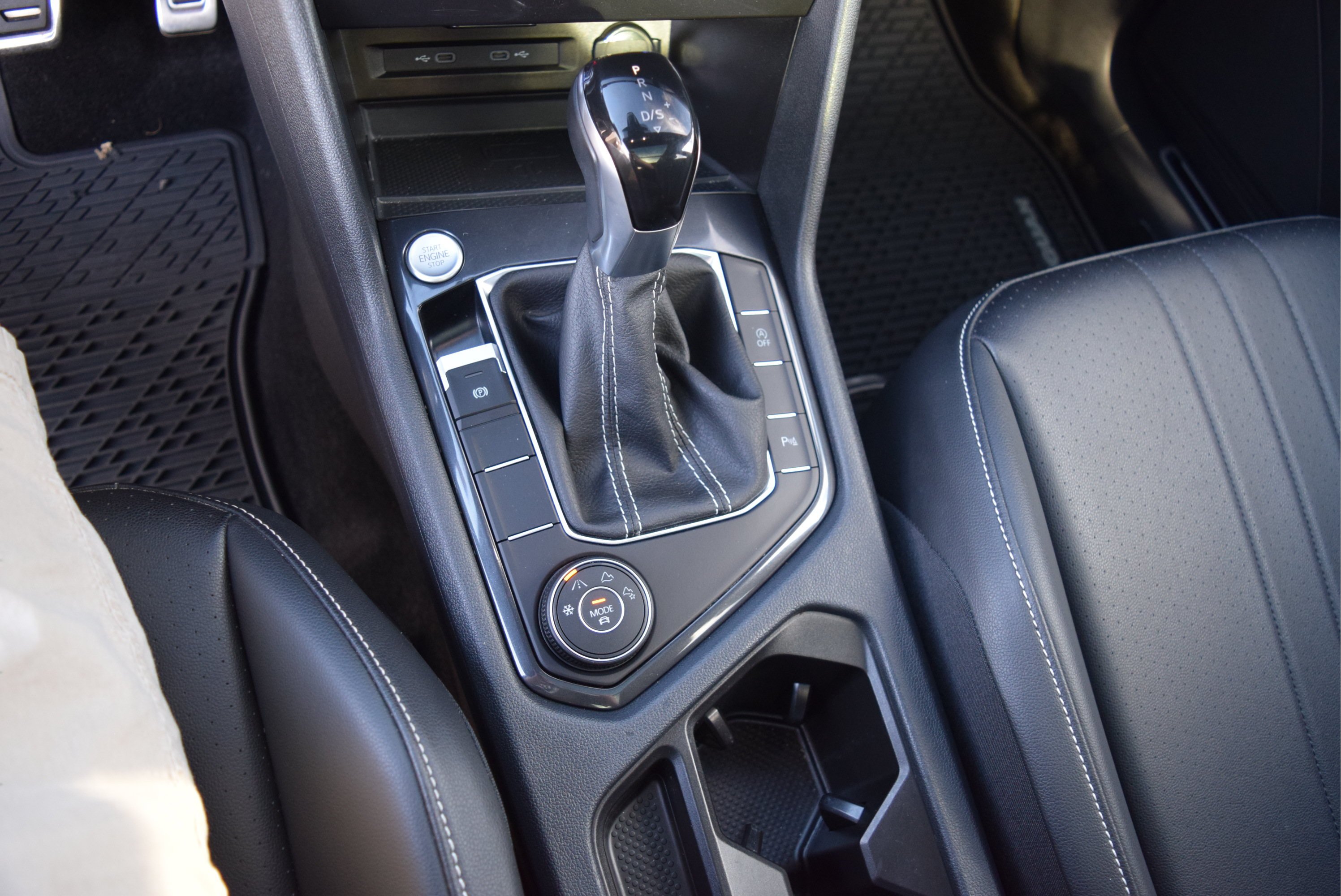 Used 2024 Volkswagen Tiguan SE R-Line AWD/4WD image 17