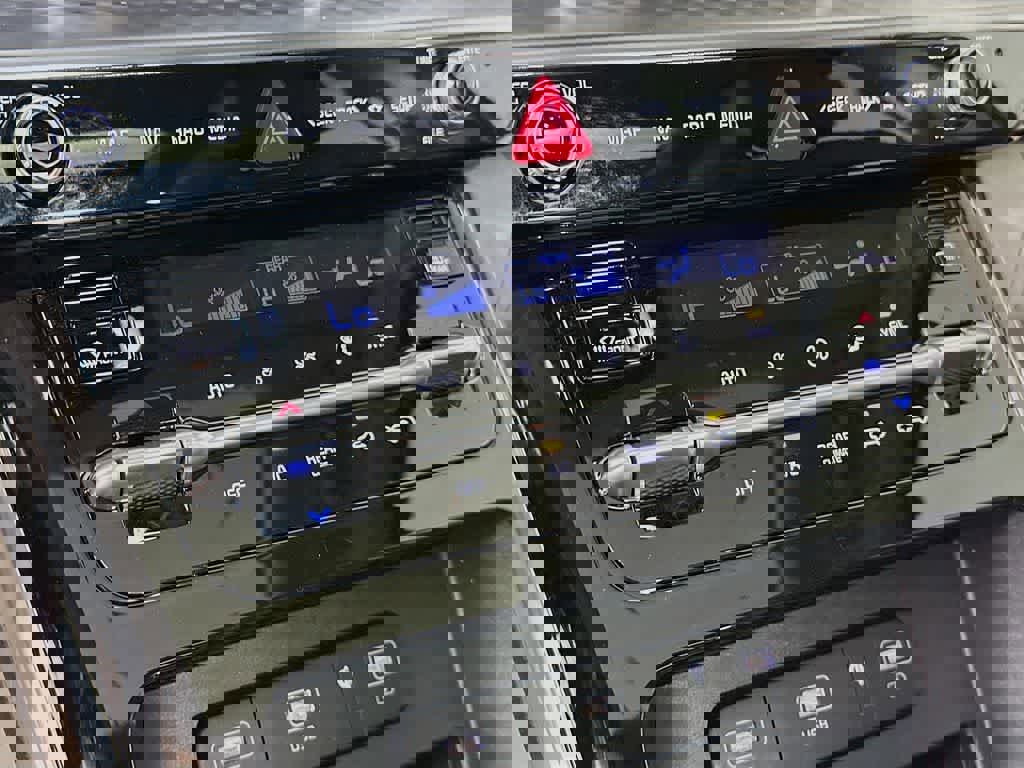 Used 2023 Kia Carnival SX Prestige image 20