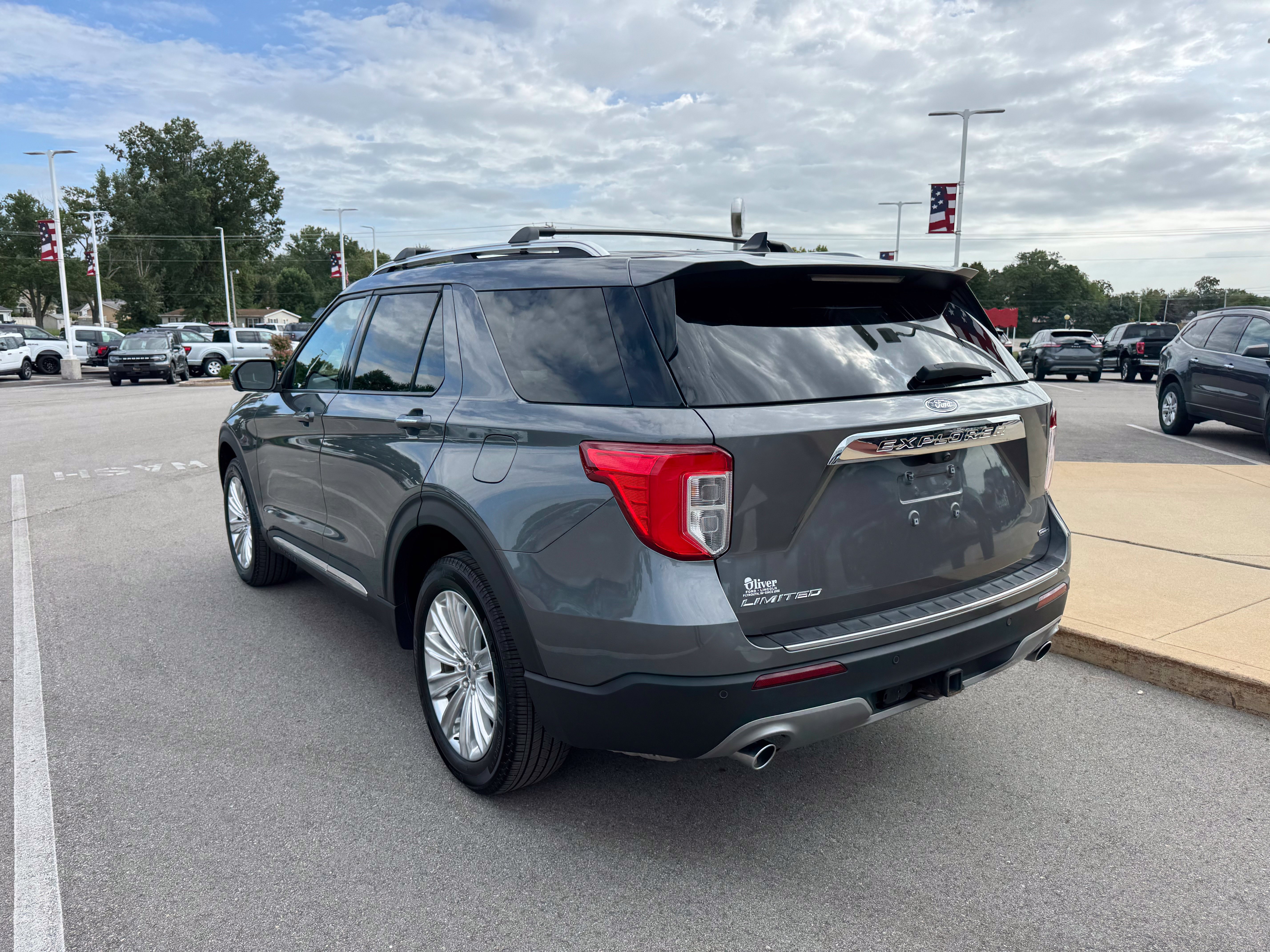 Certified 2023 Ford Explorer Limited w/ Hybrid Equipment Group 310A AWD/4WD image 5