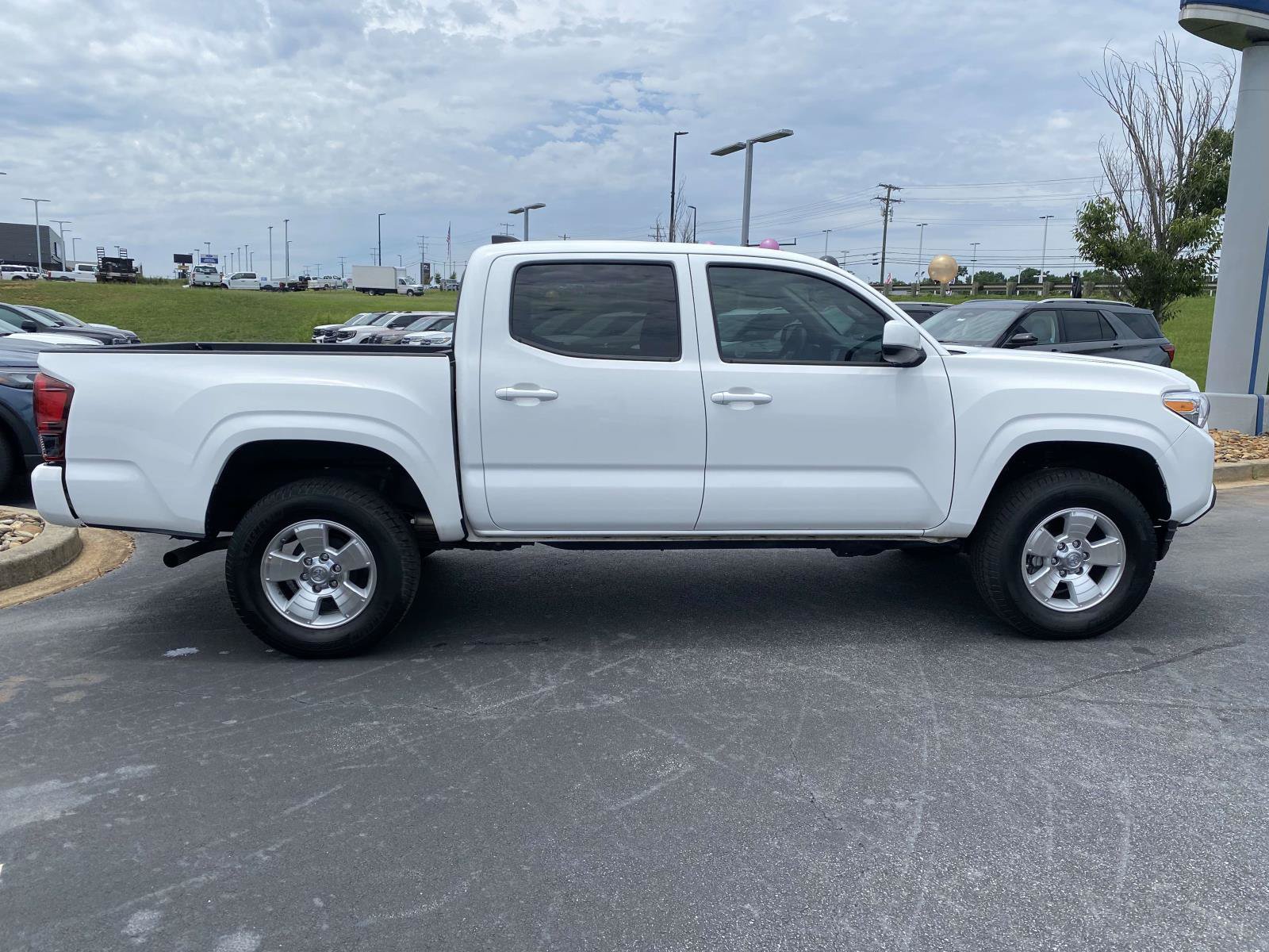 Used 2023 Toyota Tacoma SR AWD/4WD image 8