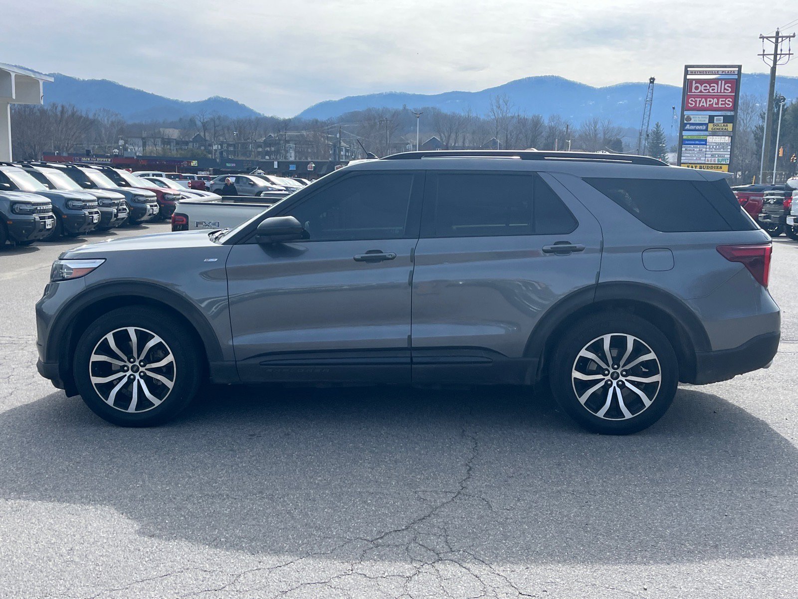 Certified 2022 Ford Explorer ST-Line w/ Class IV Trailer Tow Package image 2