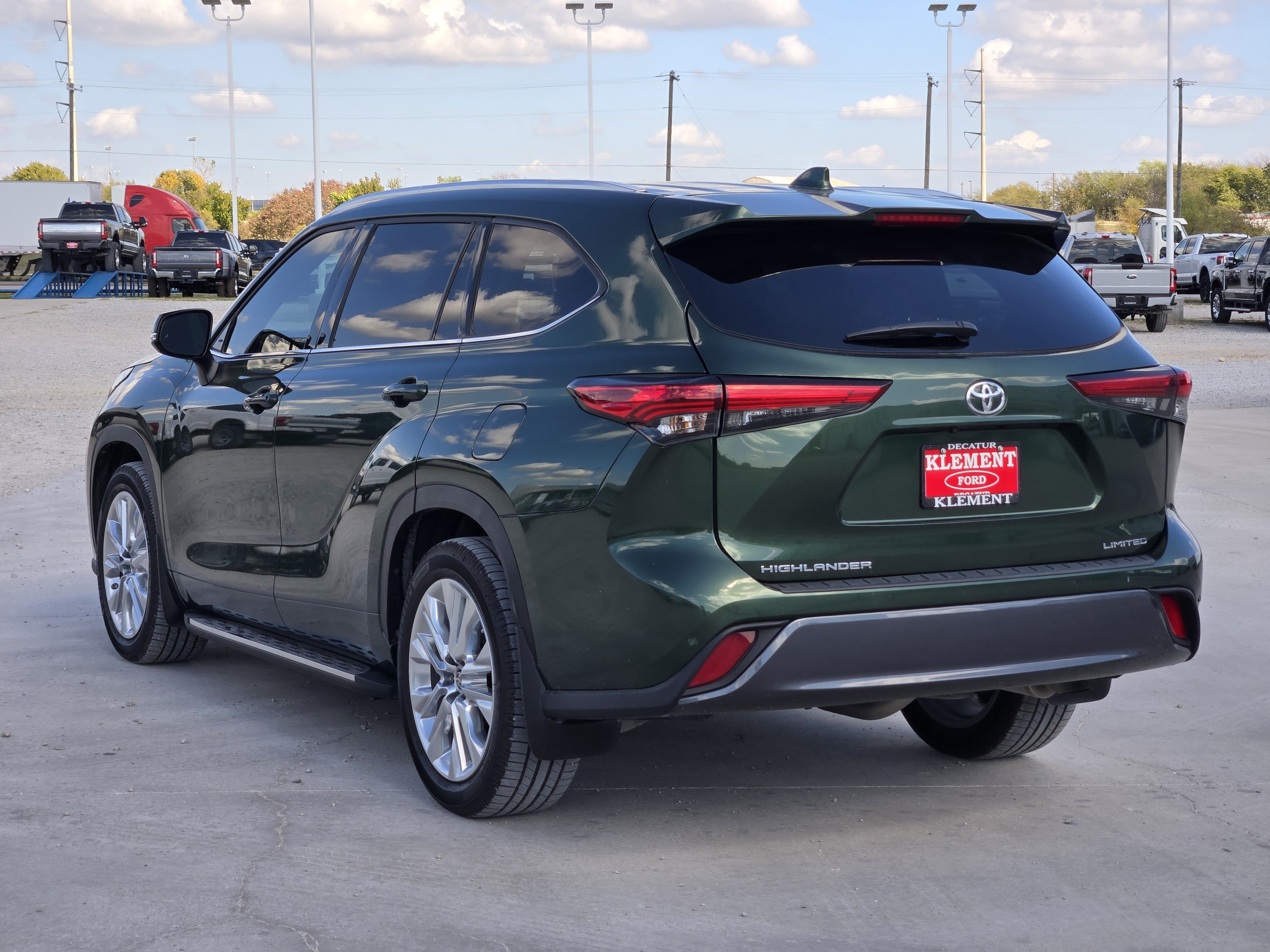 Used 2023 Toyota Highlander Limited FWD image 5