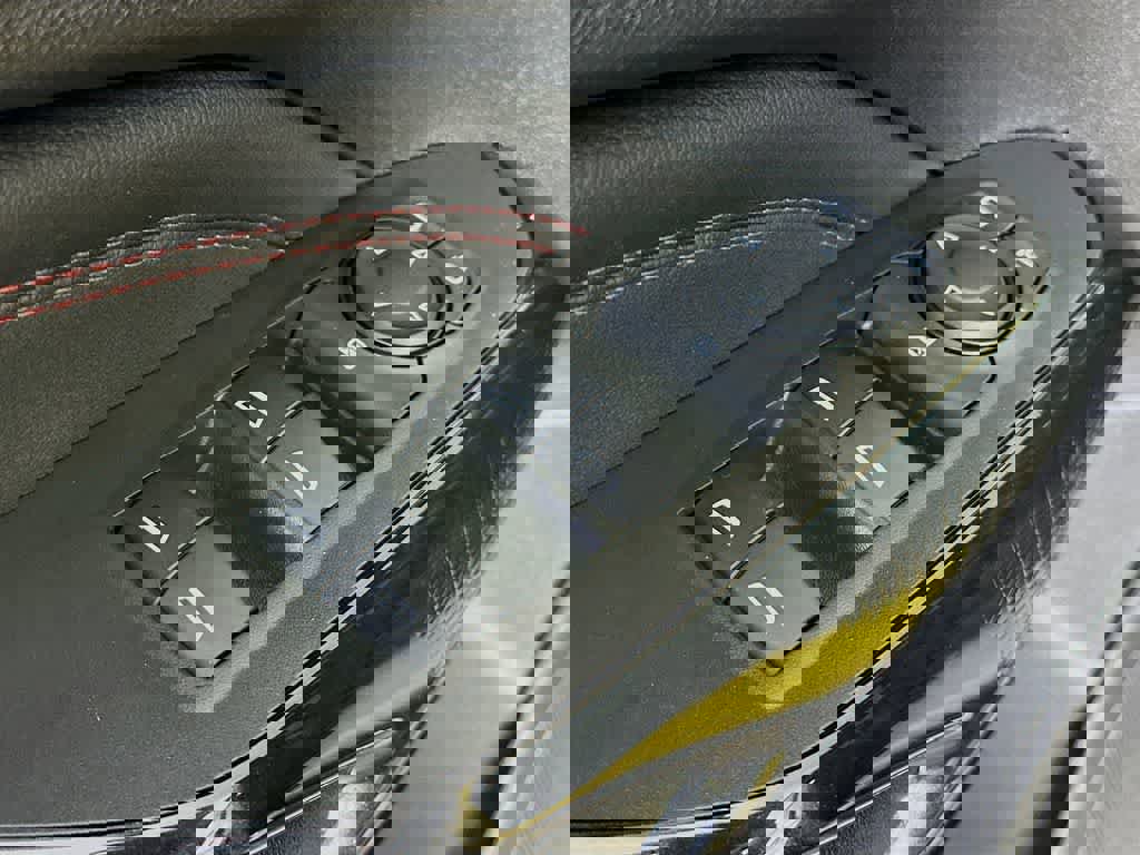 Used 2024 Chevrolet Trax RS w/ Sunroof Package image 28