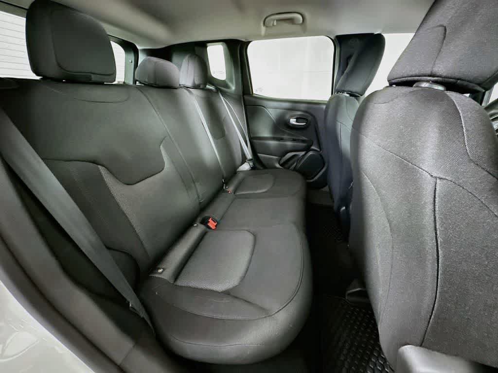 Used 2023 Jeep Renegade Latitude AWD/4WD image 31