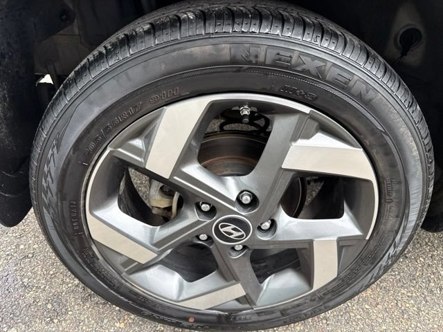 Used 2024 Hyundai Venue Limited FWD image 12