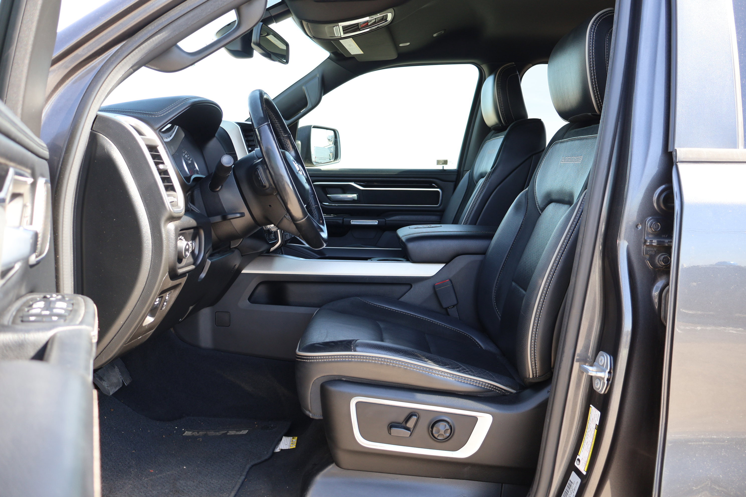 Used 2019 RAM 1500 Laramie image 13