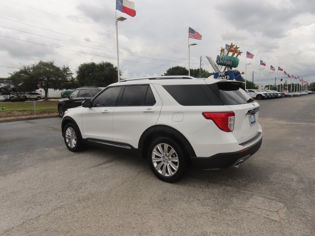 Certified 2024 Ford Explorer Limited w/ Limited Technology Package RWD image 17