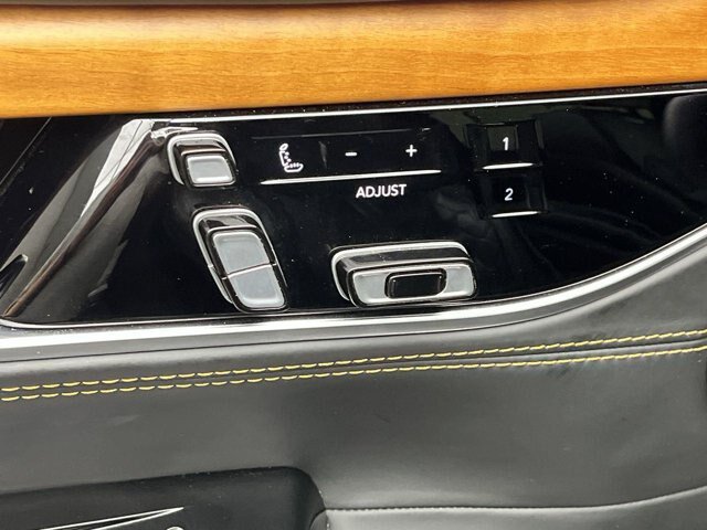 Used 2024 Jeep Grand Wagoneer L Series III AWD/4WD image 11