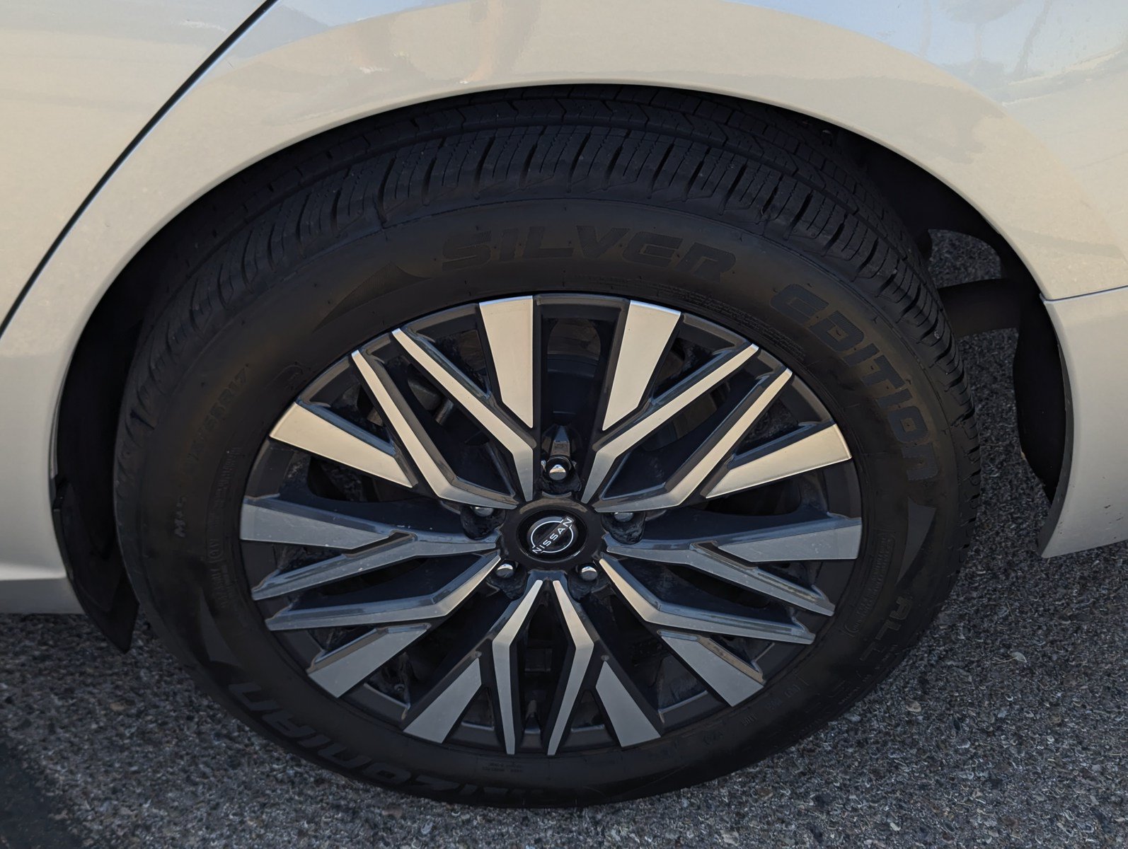 Used 2024 Nissan Altima 2.5 SV FWD image 7