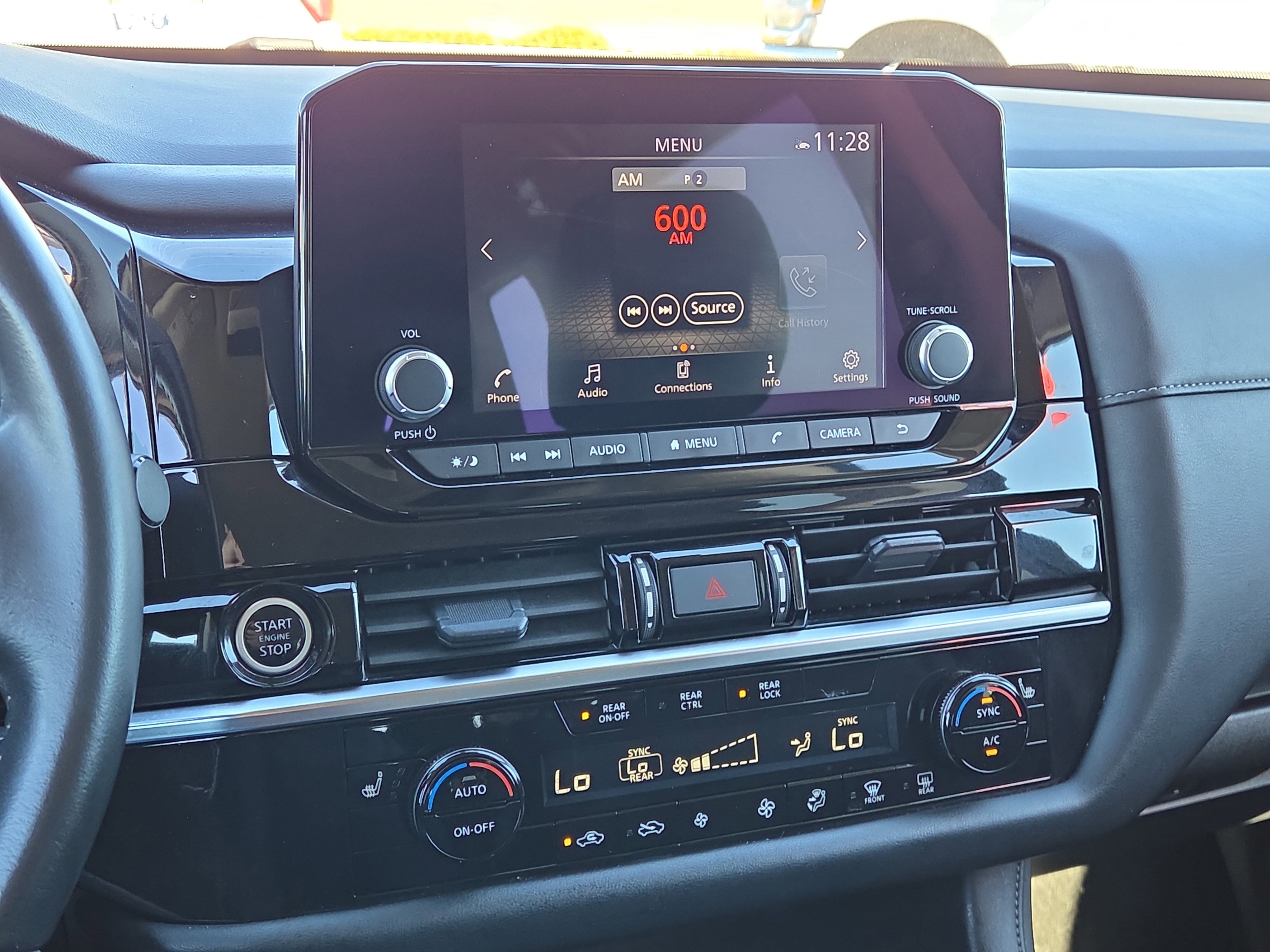 Used 2024 Nissan Pathfinder SV image 26