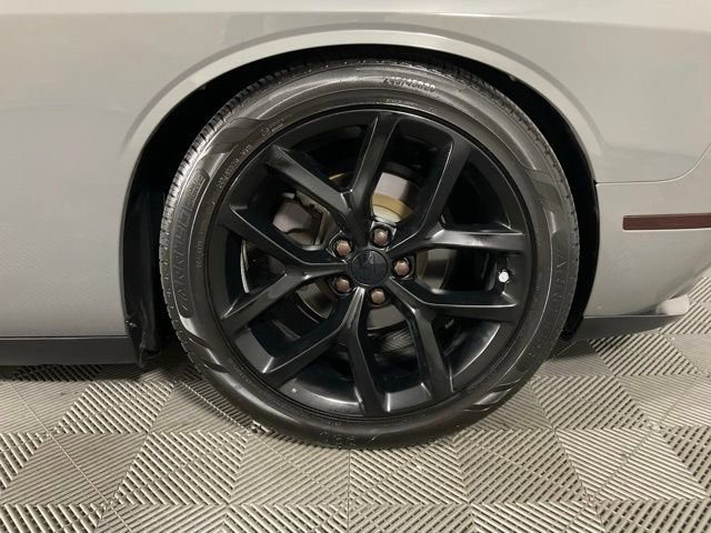 Used 2019 Dodge Challenger SXT w/ Blacktop Package image 10