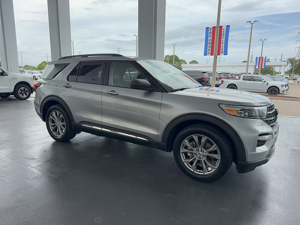 Certified 2023 Ford Explorer XLT w/ Equipment Group 202A RWD image 5