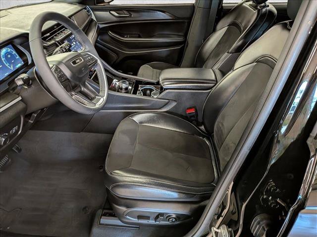 Used 2023 Jeep Grand Cherokee L Laredo AWD/4WD image 18