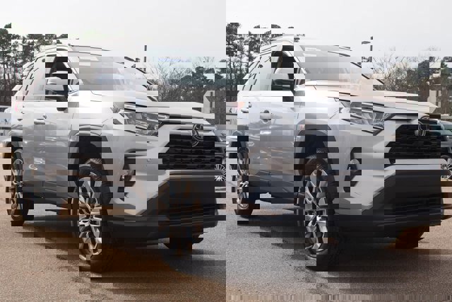 Used 2019 Toyota RAV4 XLE Premium image 7