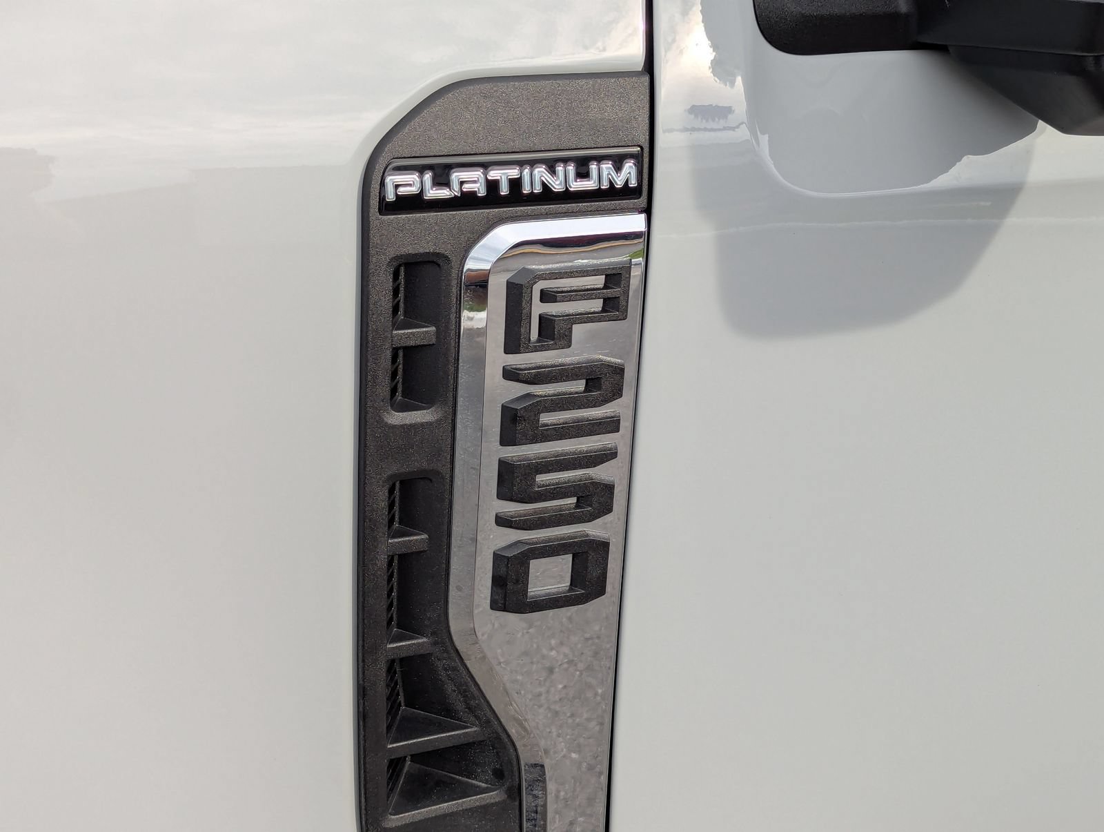 Certified 2026 Ford F250 Platinum w/ Platinum Plus Package AWD/4WD image 14