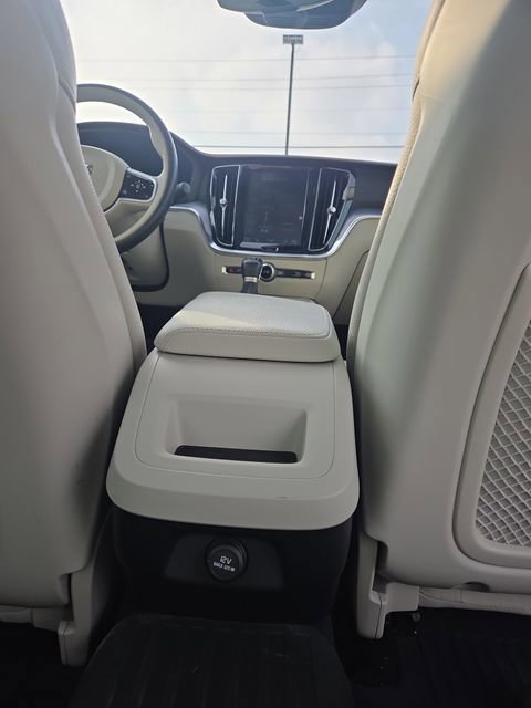 Used 2019 Volvo S60 T5 Momentum w/ Premium Package image 31