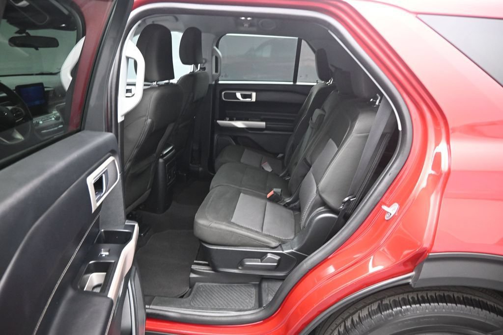Certified 2023 Ford Explorer XLT RWD image 19