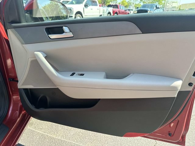 Used 2017 Hyundai Sonata SE w/ Cargo Package FWD image 32
