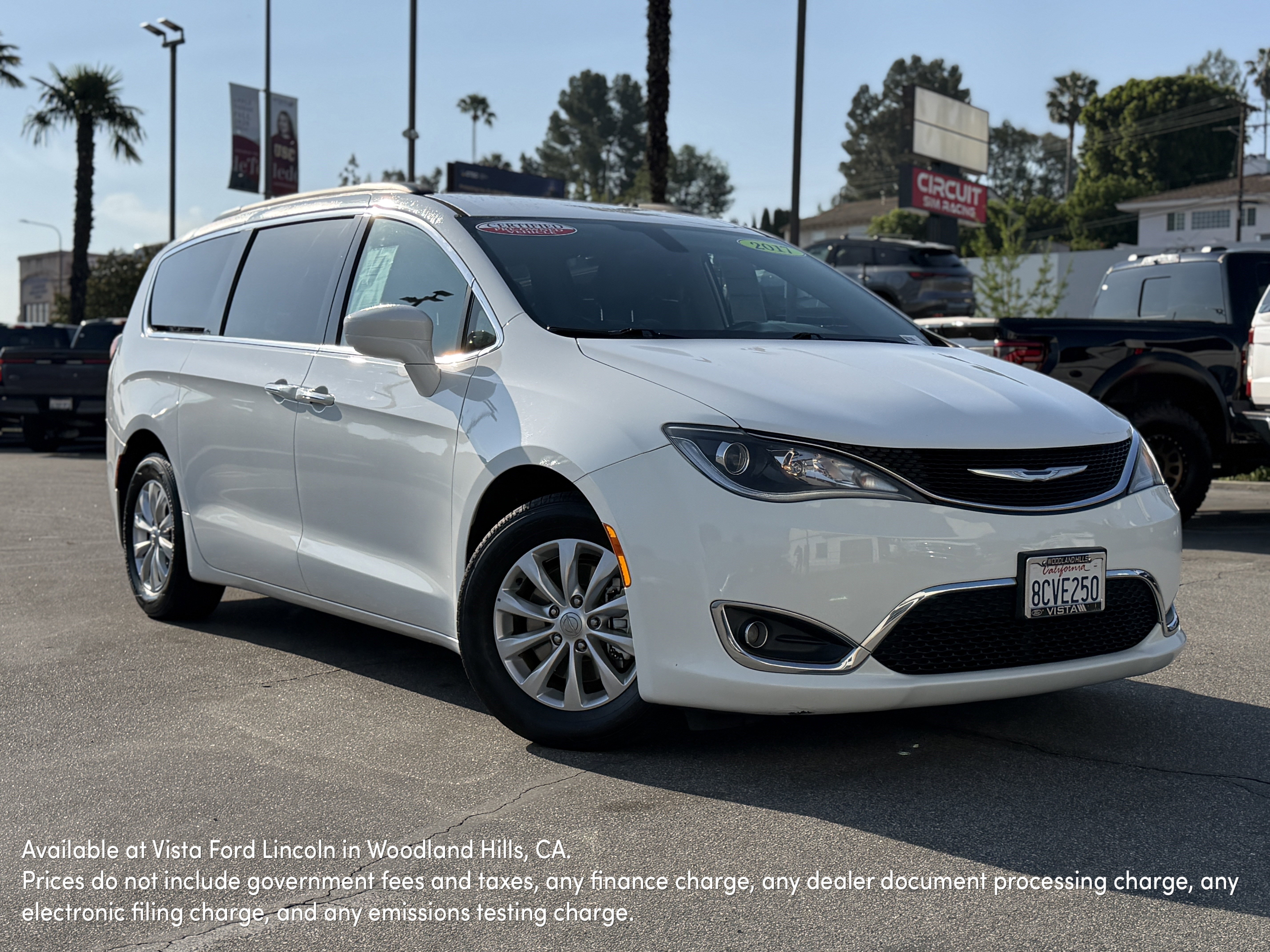 Used 2017 Chrysler Pacifica Touring-L image 7