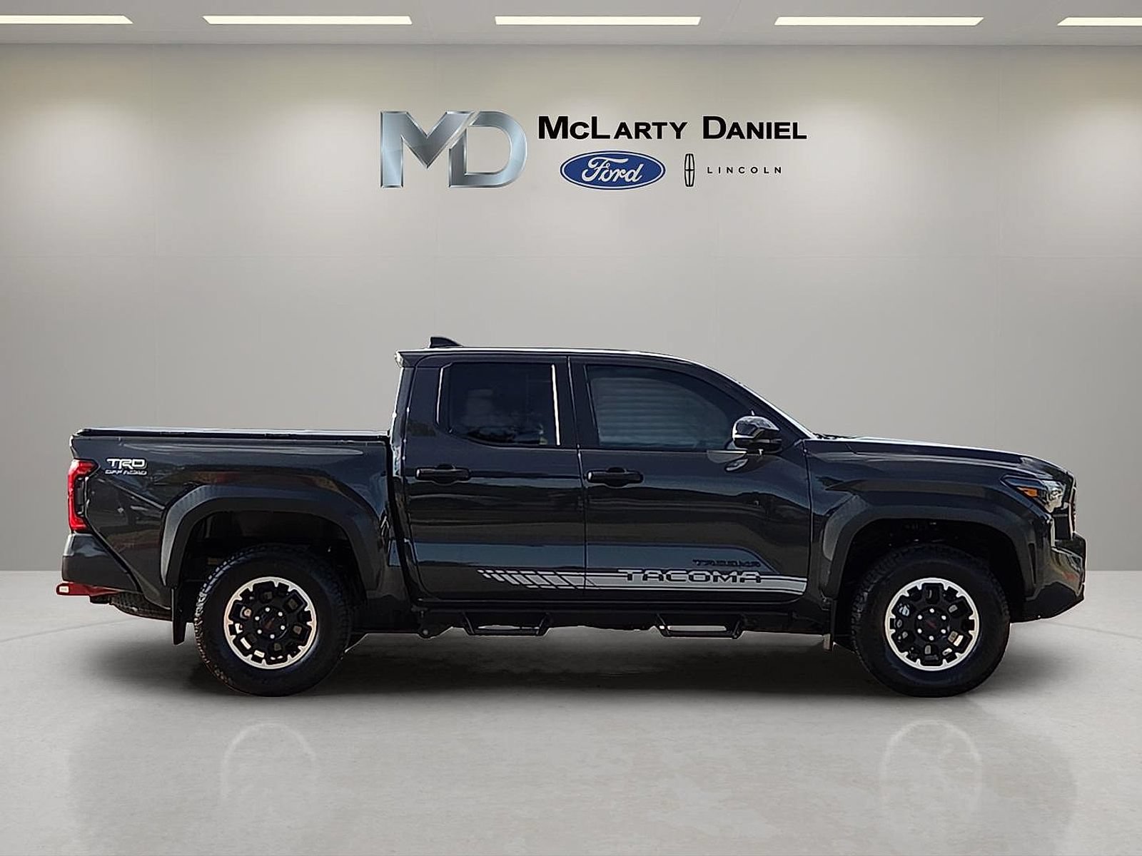 Used 2024 Toyota Tacoma TRD Off-Road w/ TRD Off Road Upgrade Package AWD/4WD image 6