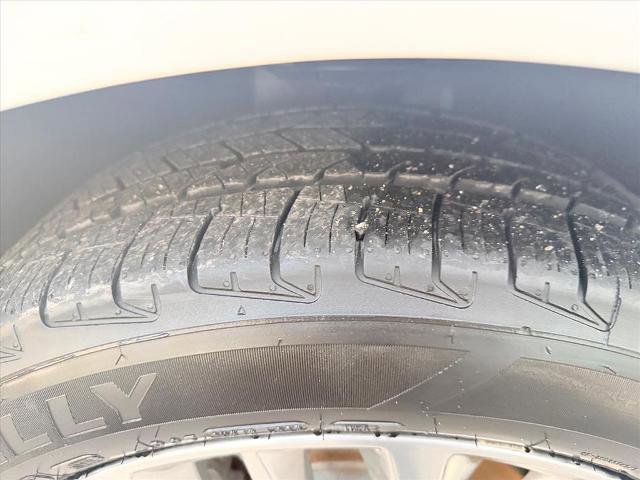 Certified 2022 Ford Edge Titanium w/ Equipment Group 301A image 10