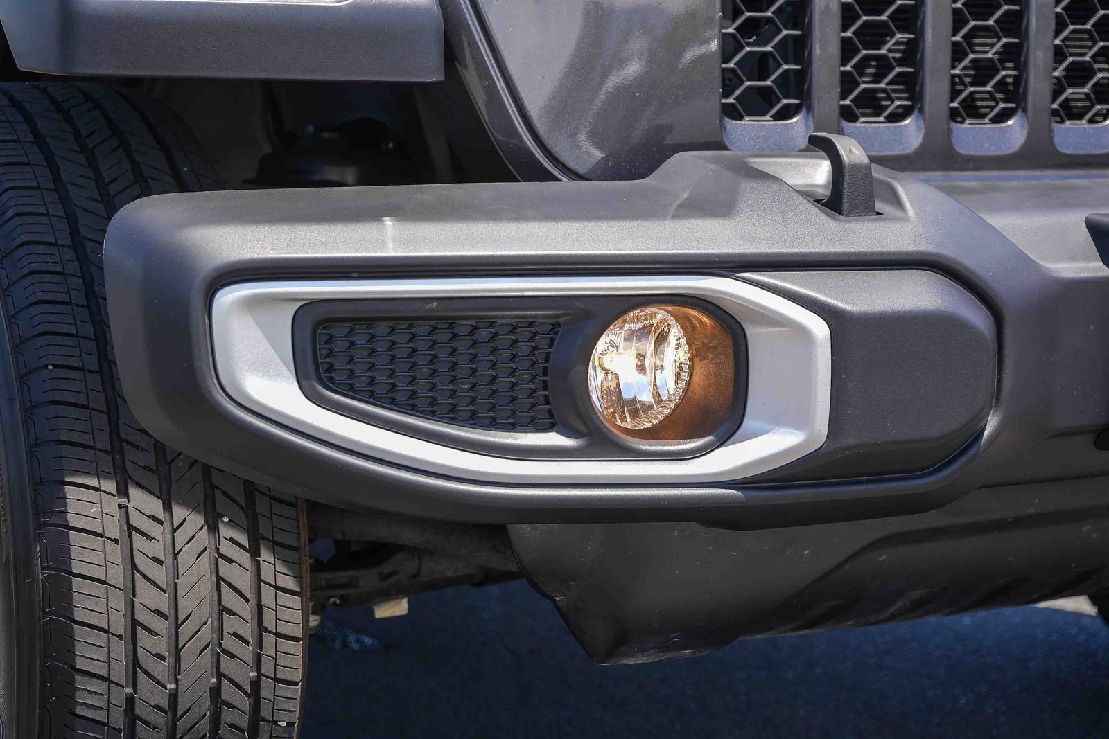 Used 2023 Jeep Gladiator Sport AWD/4WD image 5