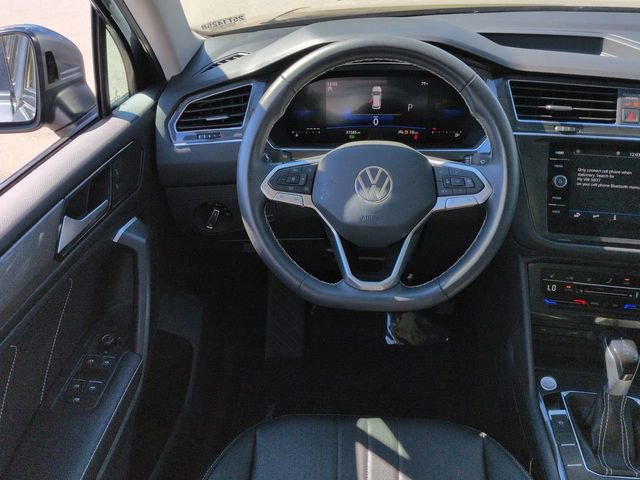 Used 2023 Volkswagen Tiguan SE w/ Panoramic Sunroof Package image 16