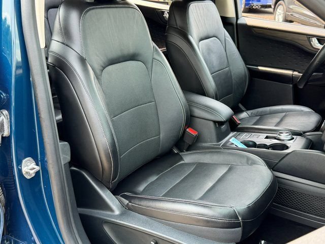 Certified 2020 Ford Escape Titanium w/ Titanium Premium Package 2.0 AWD/4WD image 32