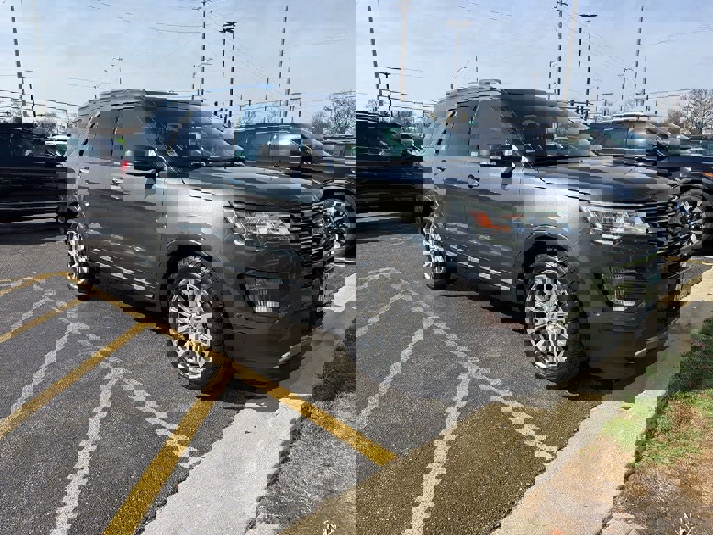 Certified 2017 Ford Explorer Limited w/ Equipment Group 301A image 4