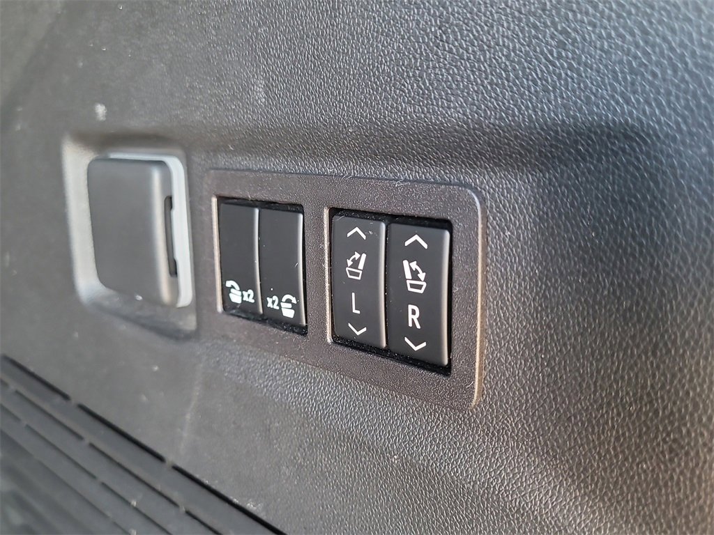 Used 2023 GMC Yukon Denali Ultimate image 10