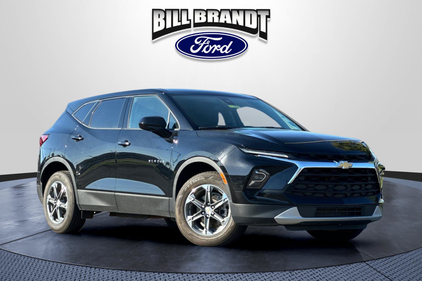 Used 2025 Chevrolet Blazer LT FWD image 1