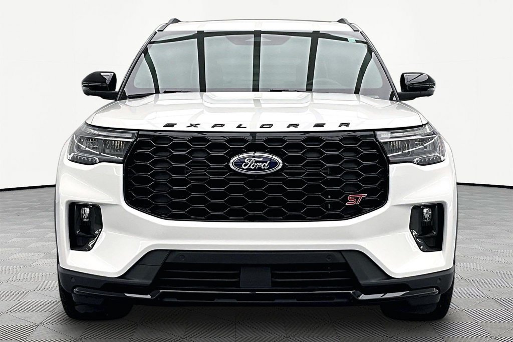 Certified 2025 Ford Explorer ST AWD/4WD image 3