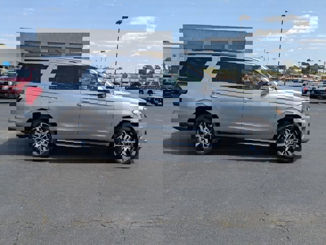 Certified 2023 Ford Expedition XLT image 6