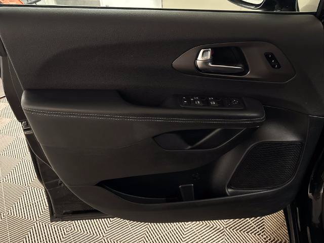 Used 2025 Chrysler Pacifica Select FWD image 15
