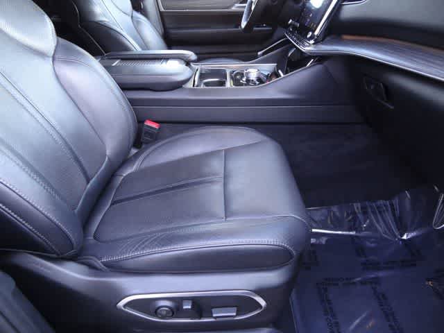 Used 2024 Jeep Wagoneer L Series II w/ Flexible Seating Group AWD/4WD image 20